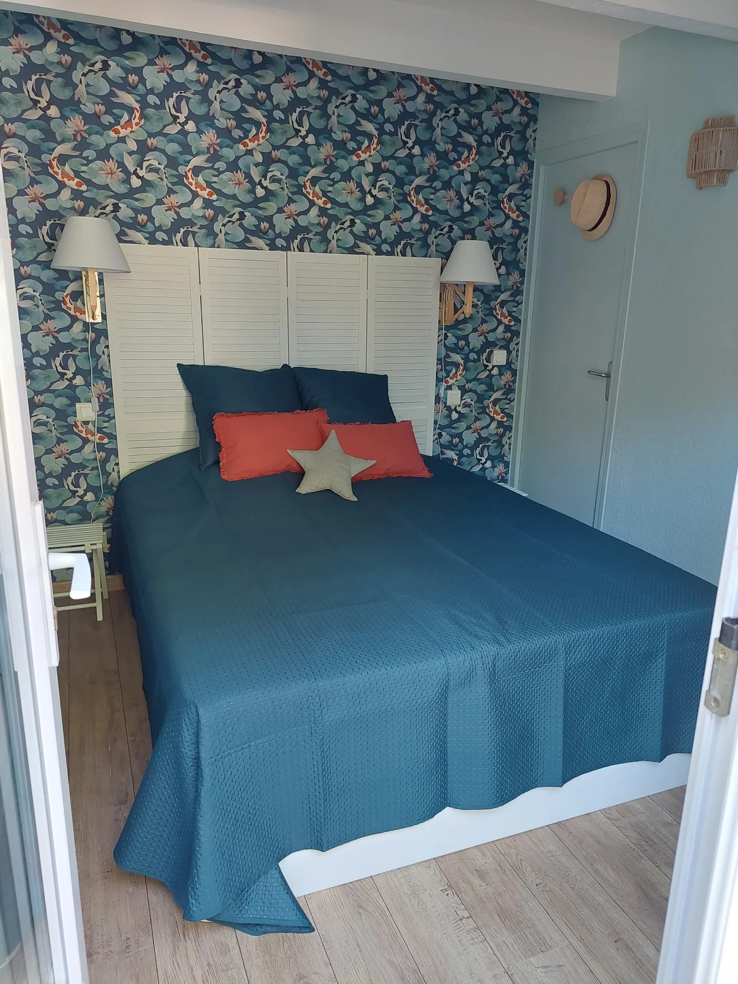 Chambre bleue, lit double 160×200